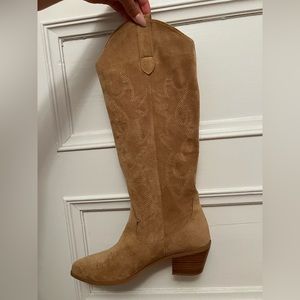 Brown sued cowboy boots